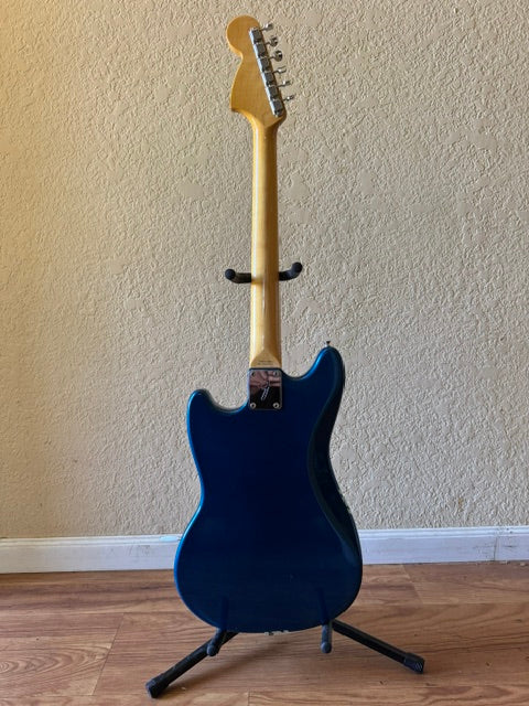 Fender Mustang – MIJ (1999–2002) – Medium Metallic Blue – Triple Racing Stripes