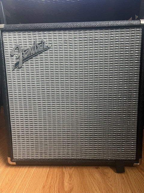 Fender Rumble 25 — Solid-State Bass Combo