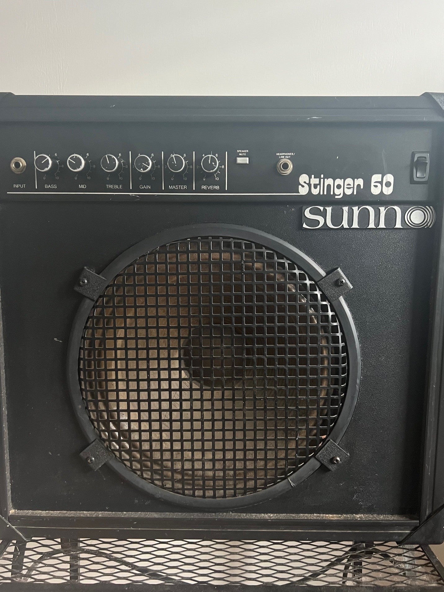 Sunn Stinger 60 — Vintage Solid-State Guitar Combo (1980s)